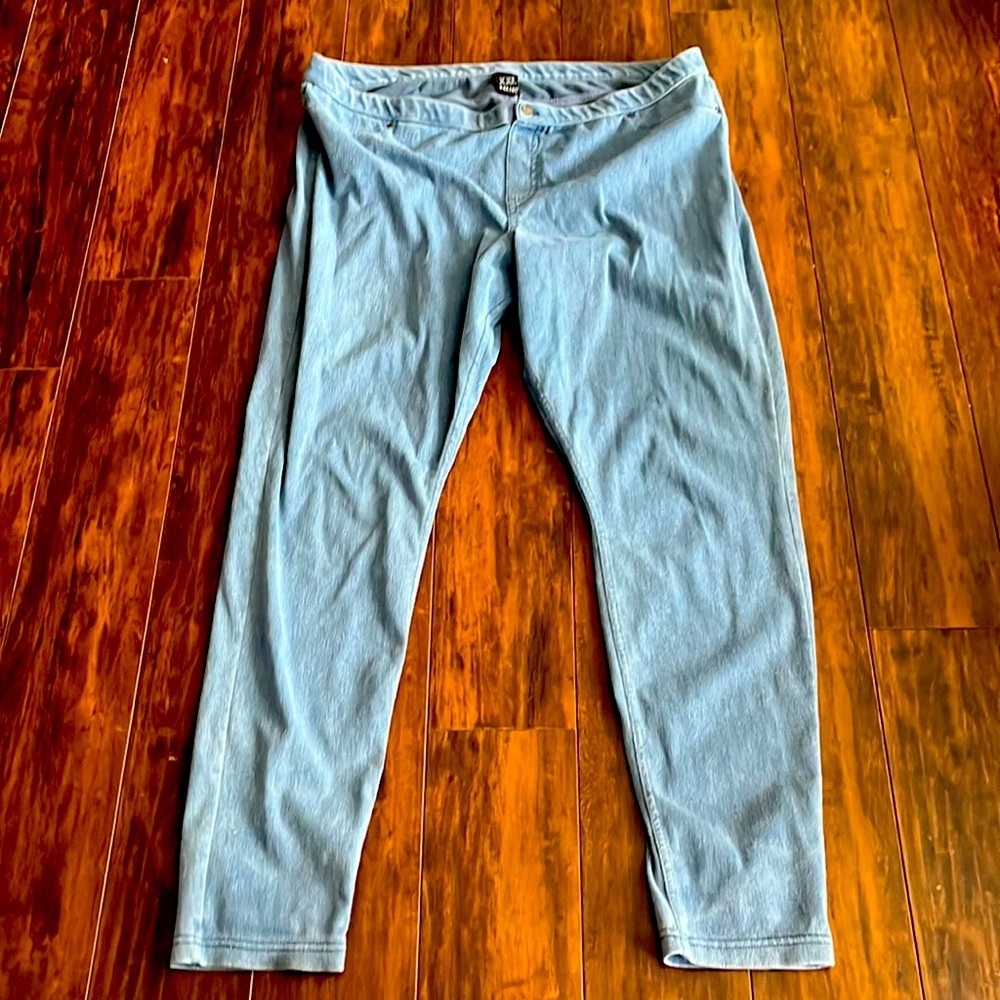 Hue ladies streach Jean pants